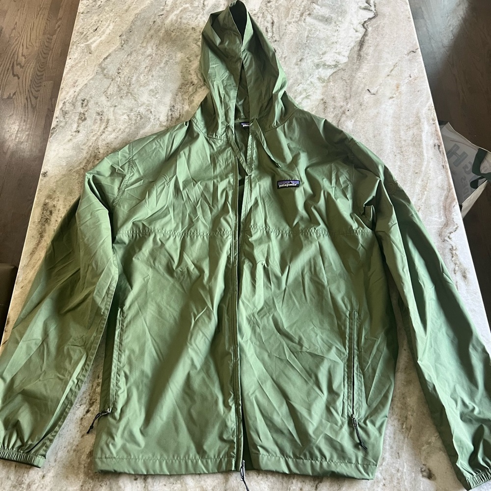Men’s size Large Patagonia olive green light windbreaker (never worn)